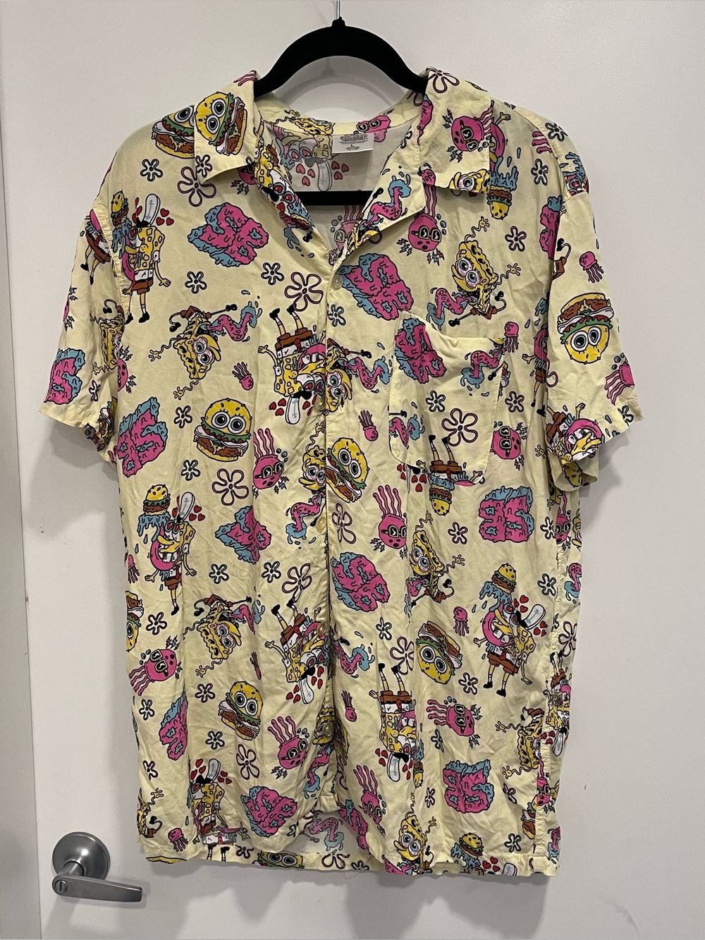 Nickelodeon Spongebob Squarepants Graphic Button-Up Shirt Size Large Jellyfish
